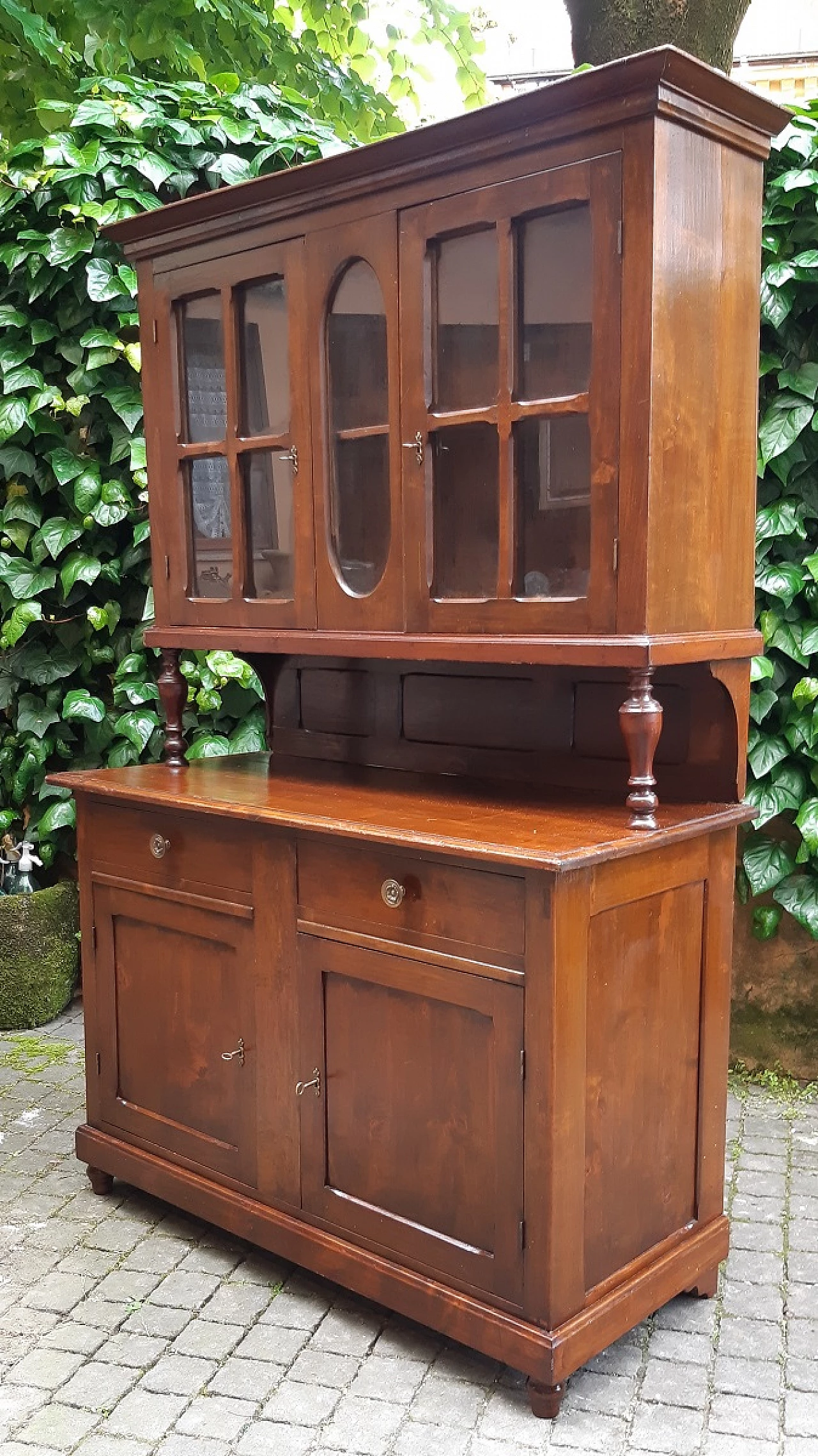Two-body showcase in cherry wood, second half of the 19th century 2