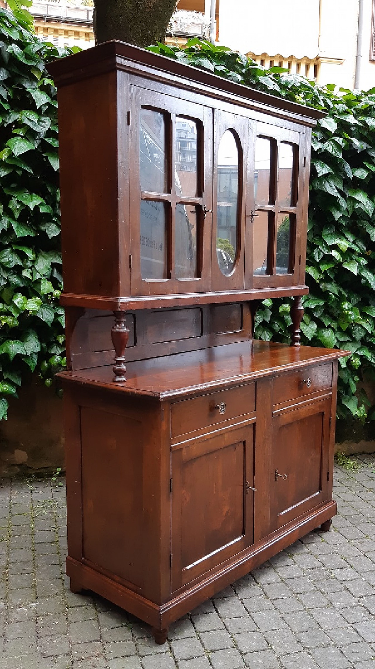 Two-body showcase in cherry wood, second half of the 19th century 3