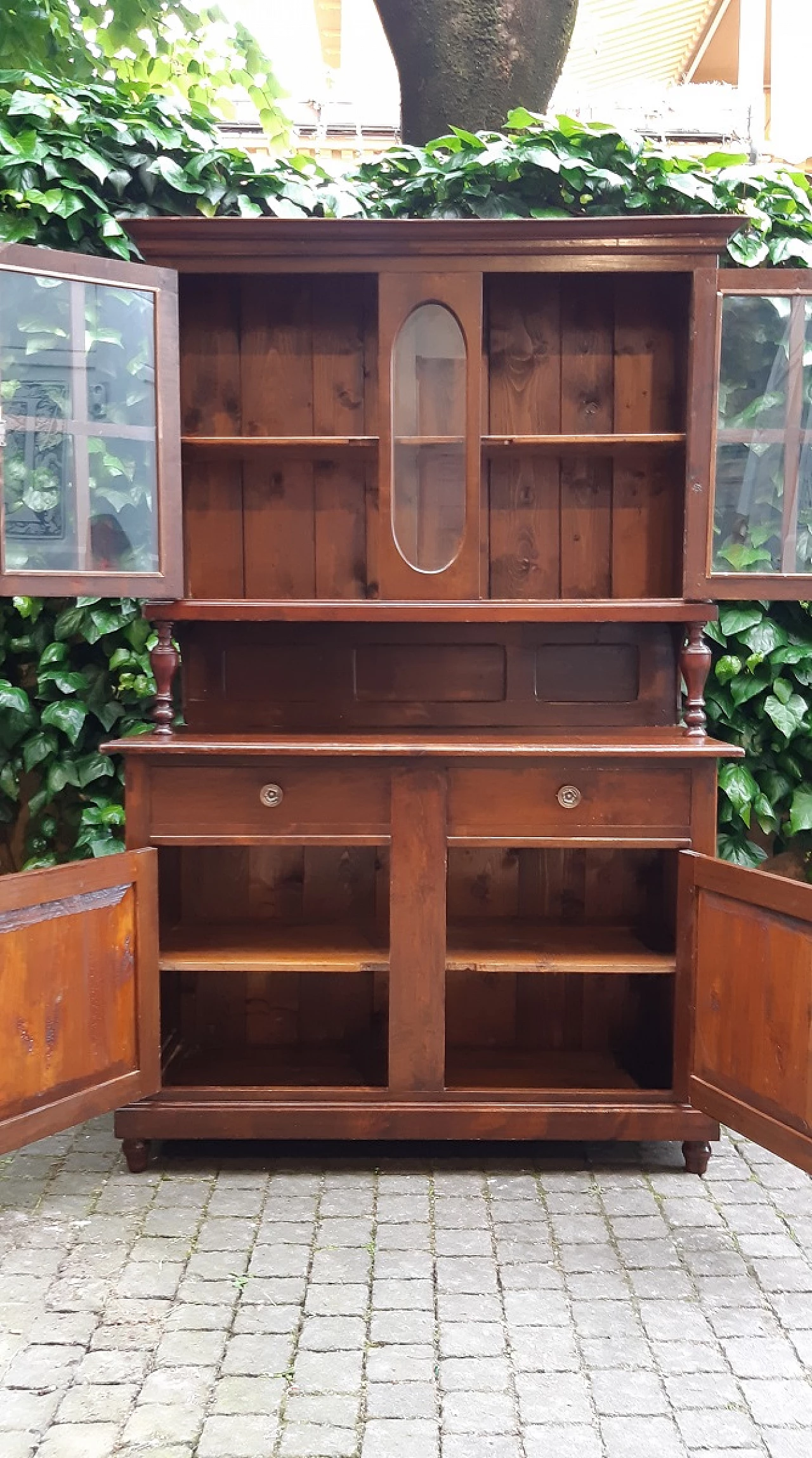 Two-body showcase in cherry wood, second half of the 19th century 5