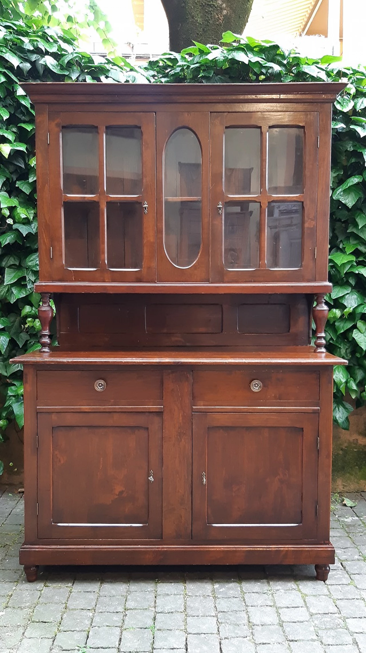 Two-body showcase in cherry wood, second half of the 19th century 6