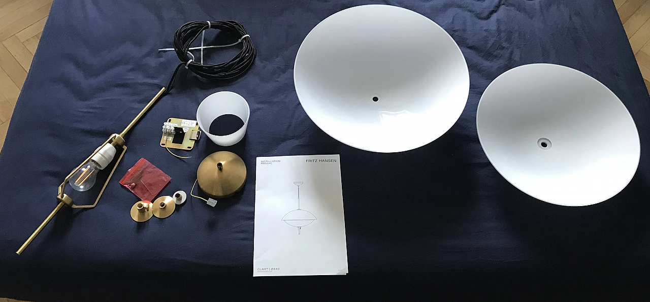 Lampada a sospensione Clam in vetro e ottone di Fritz Hansen 3