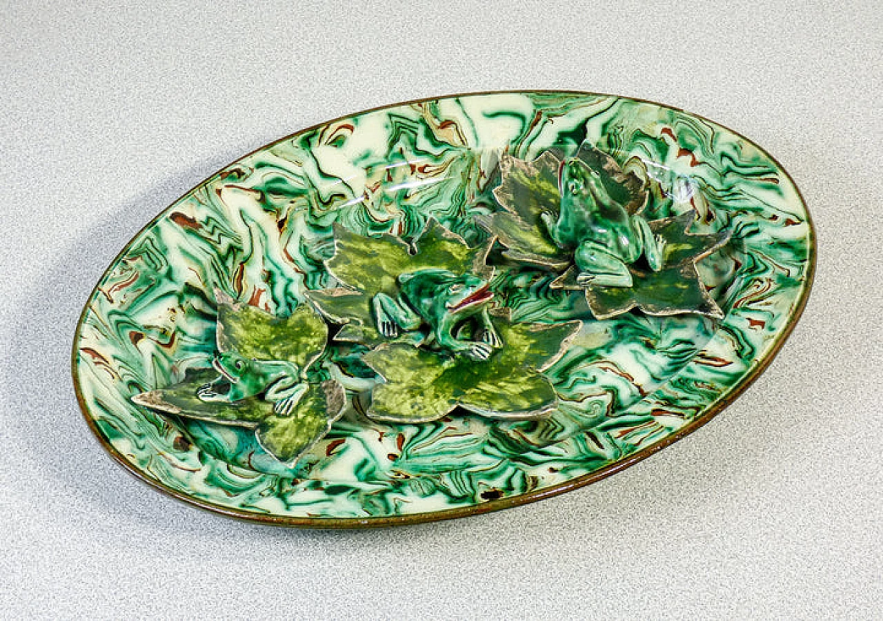 Vassoio in maiolica e smalto con rane e foglie di Pichon Uzès, '800 4