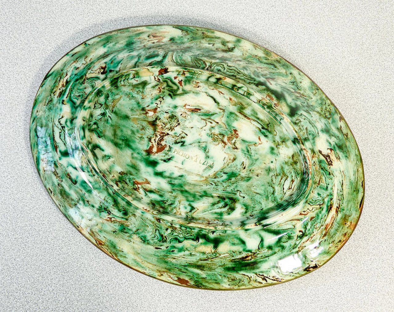 Vassoio in maiolica e smalto con rane e foglie di Pichon Uzès, '800 10