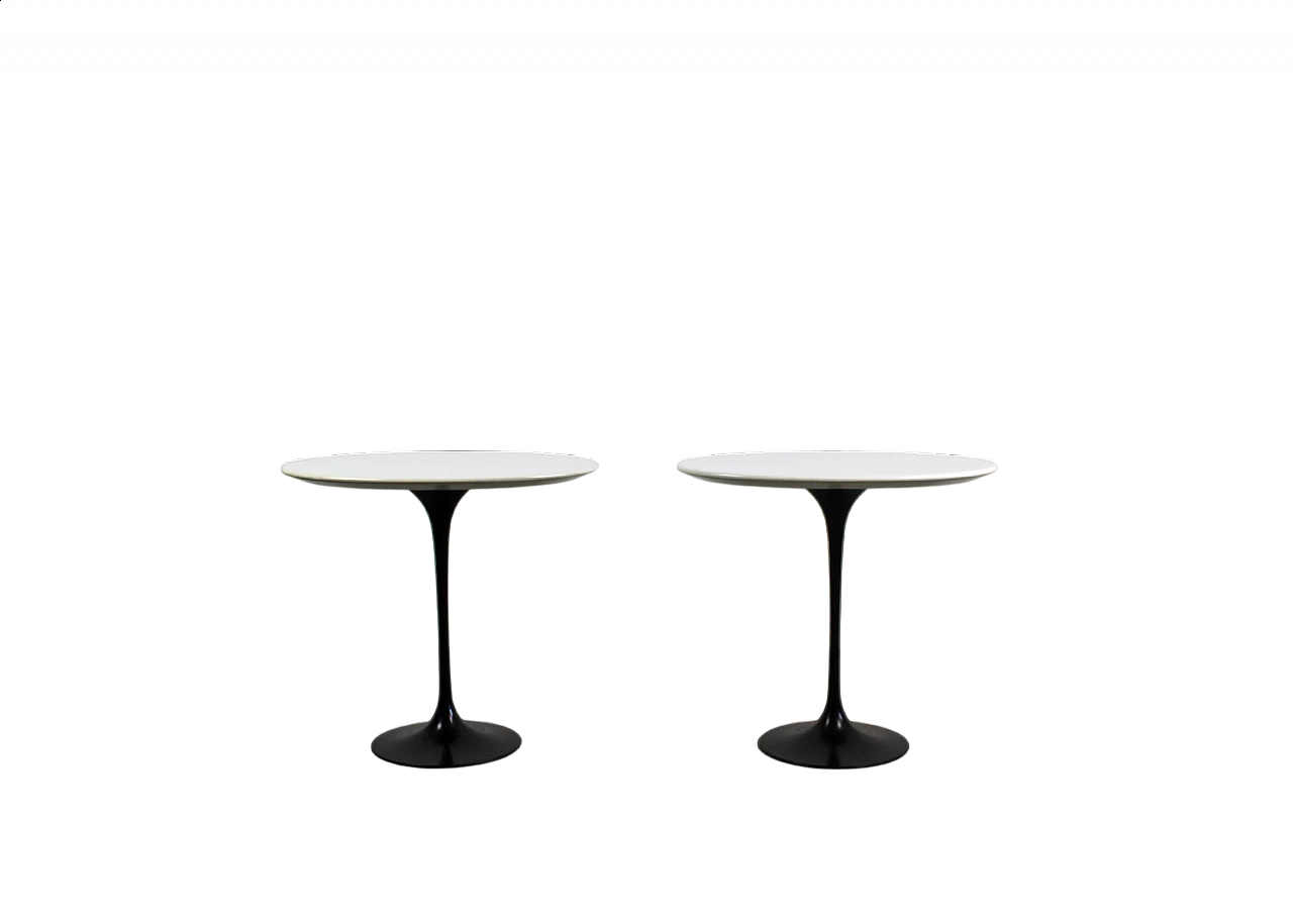 Pair of black and white wood and aluminium coffee tables in the style of Eero Saarinen, 1990s 6