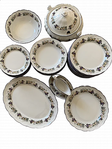 Royal Doulton porcelain plates set with floral decoration, 1990s