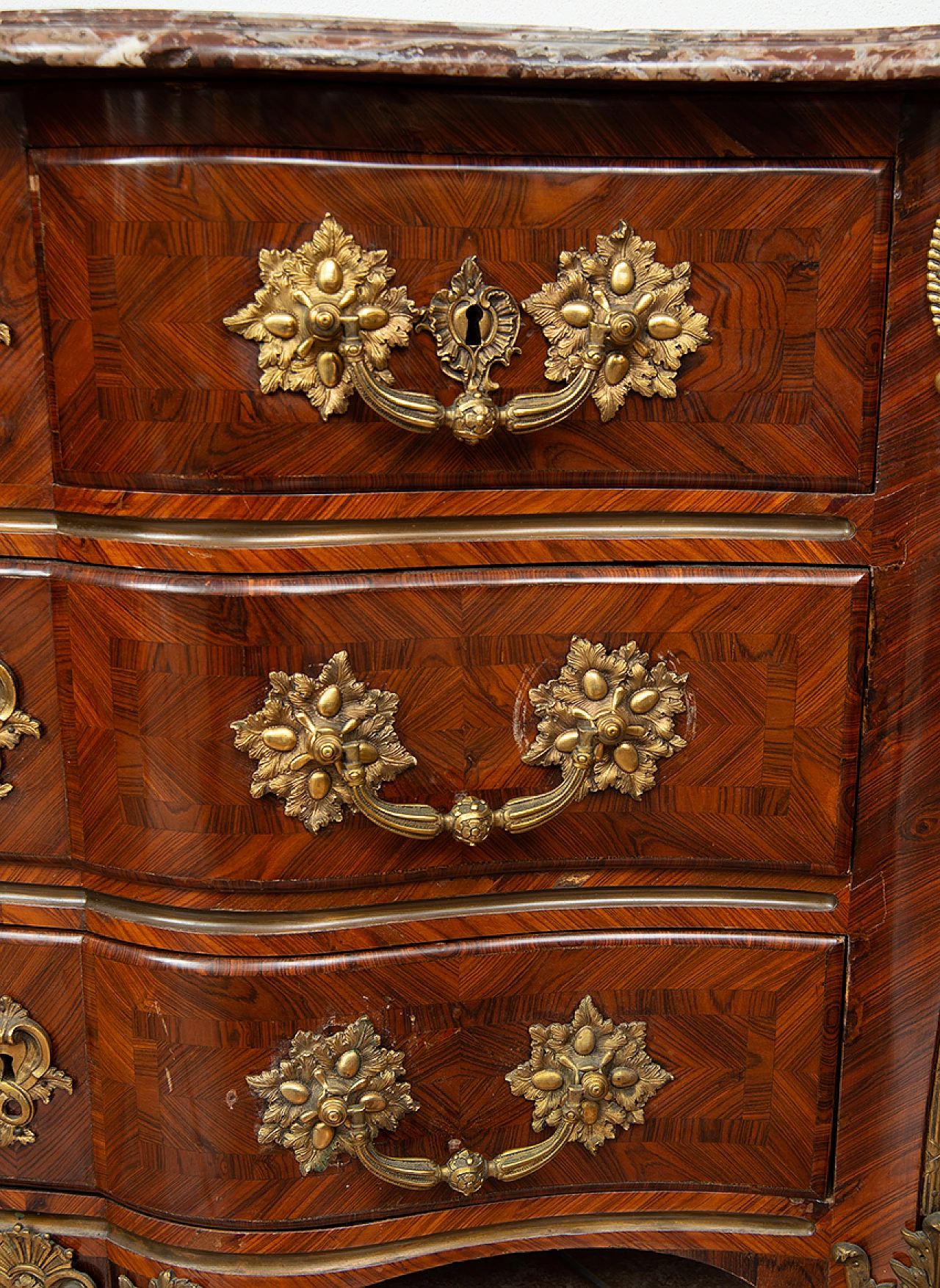 Tombeau chest of drawers in exotic wood with red France marble top, 18th century 2