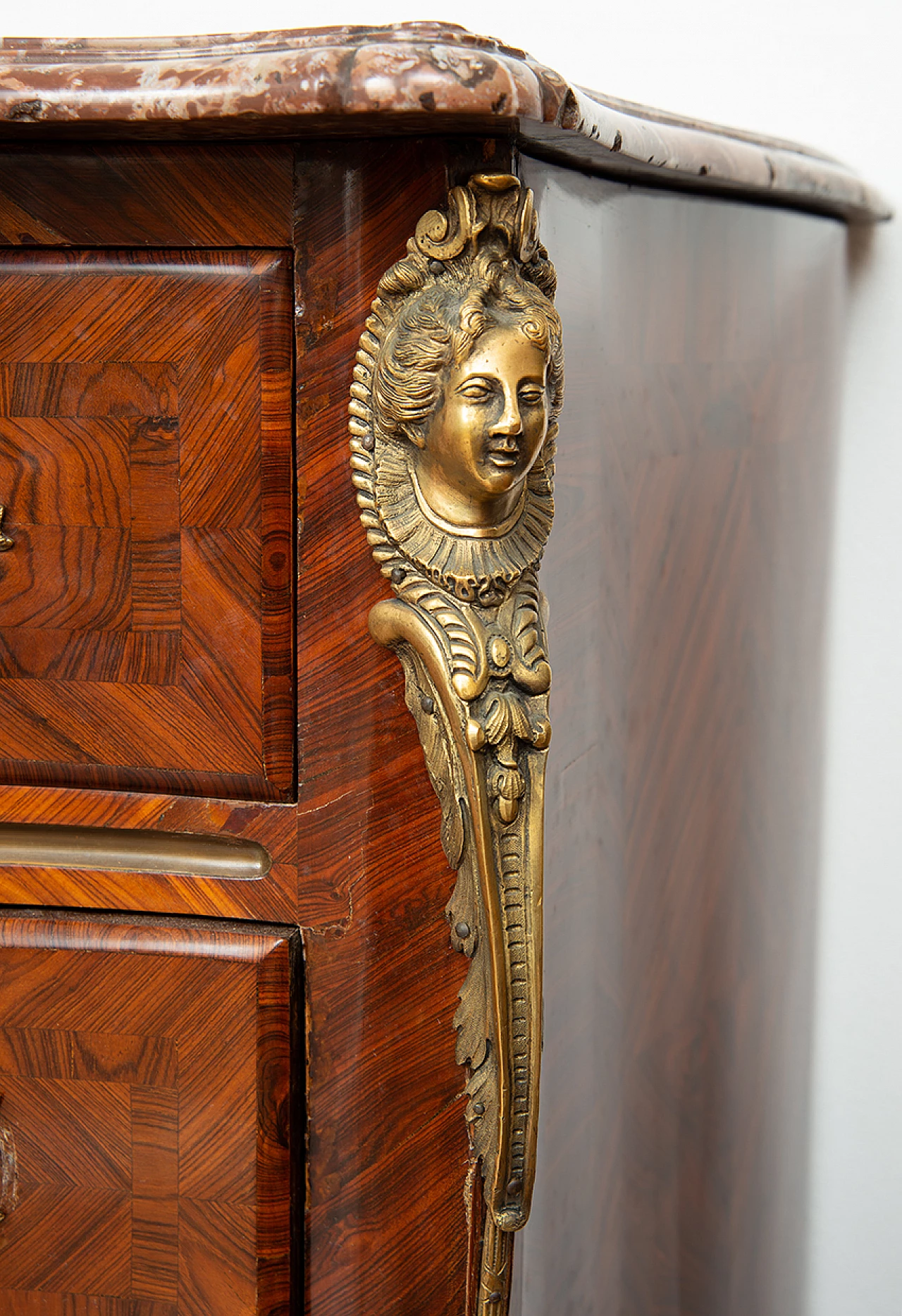 Tombeau chest of drawers in exotic wood with red France marble top, 18th century 4