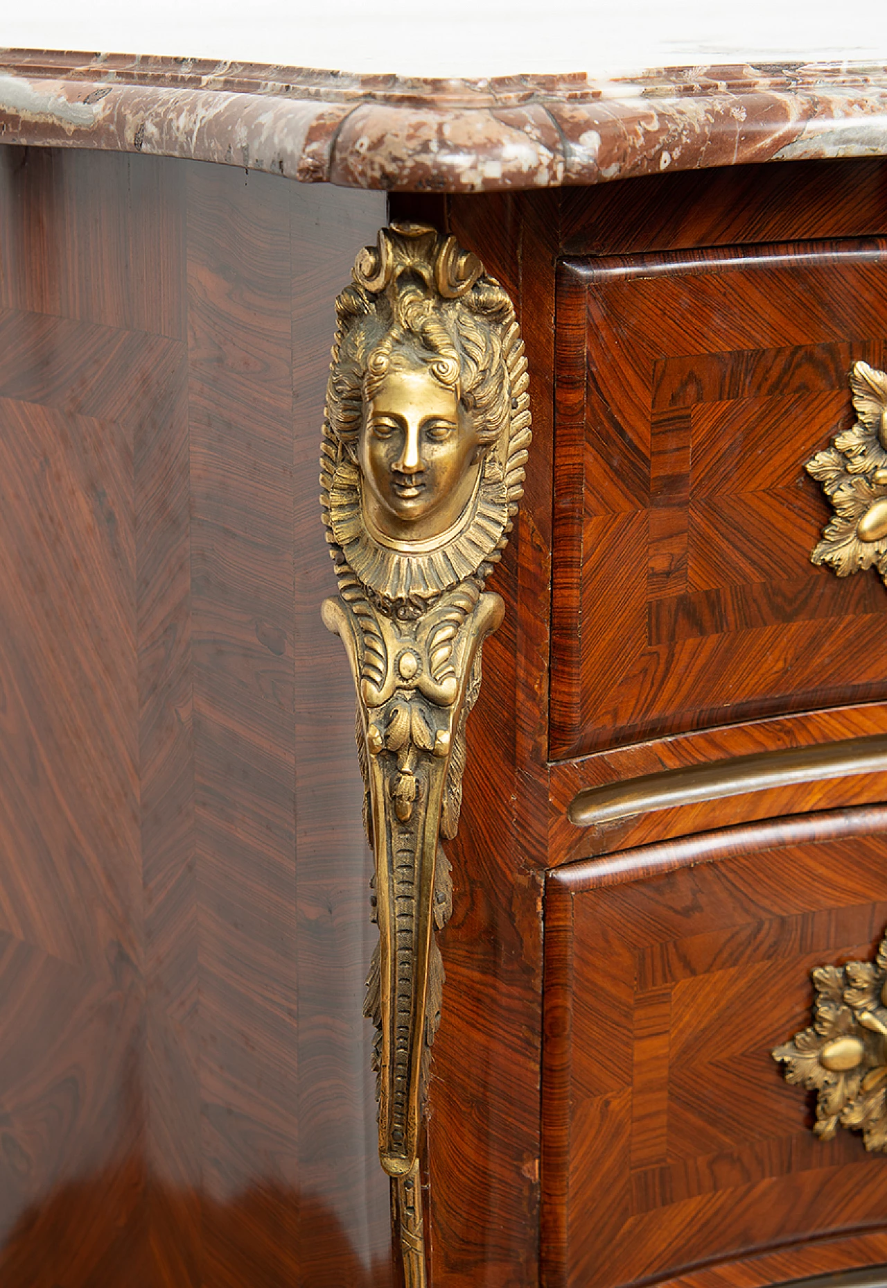 Tombeau chest of drawers in exotic wood with red France marble top, 18th century 6