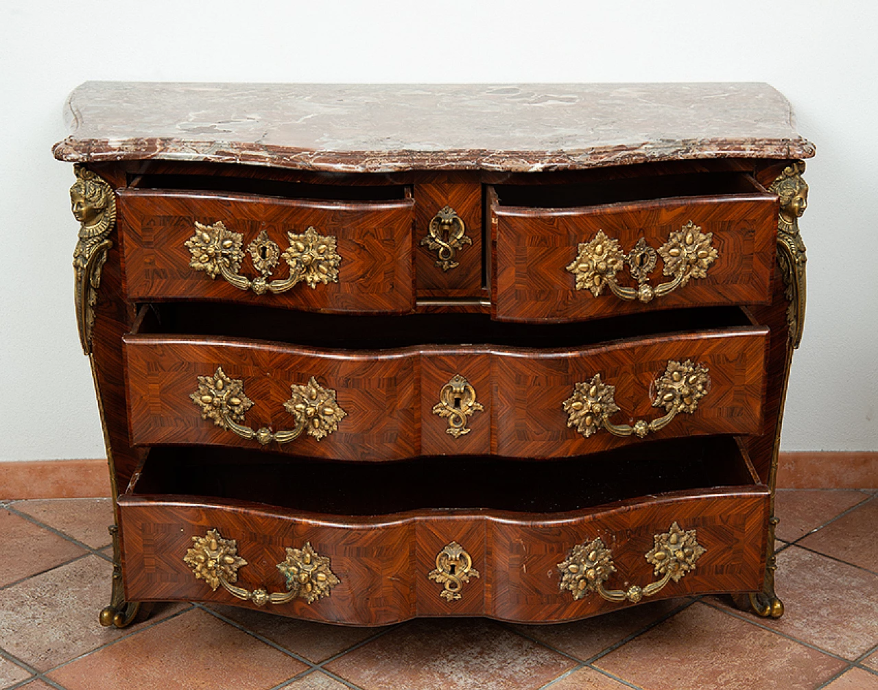 Tombeau chest of drawers in exotic wood with red France marble top, 18th century 9