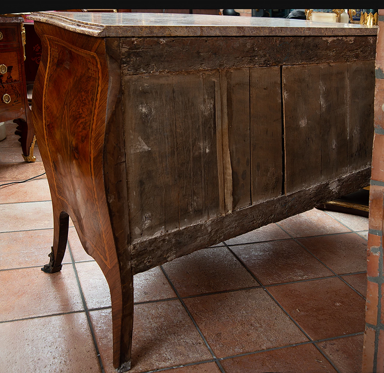 Neapolitan Louis XV exotic wood and marble commode, 18th century 5