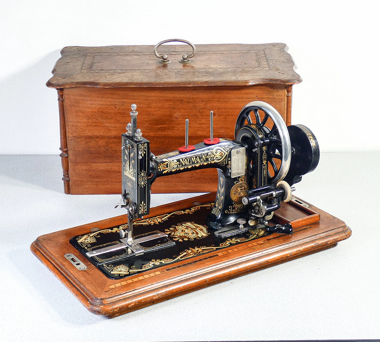 Naumann portable sewing machine, early 20th century 1