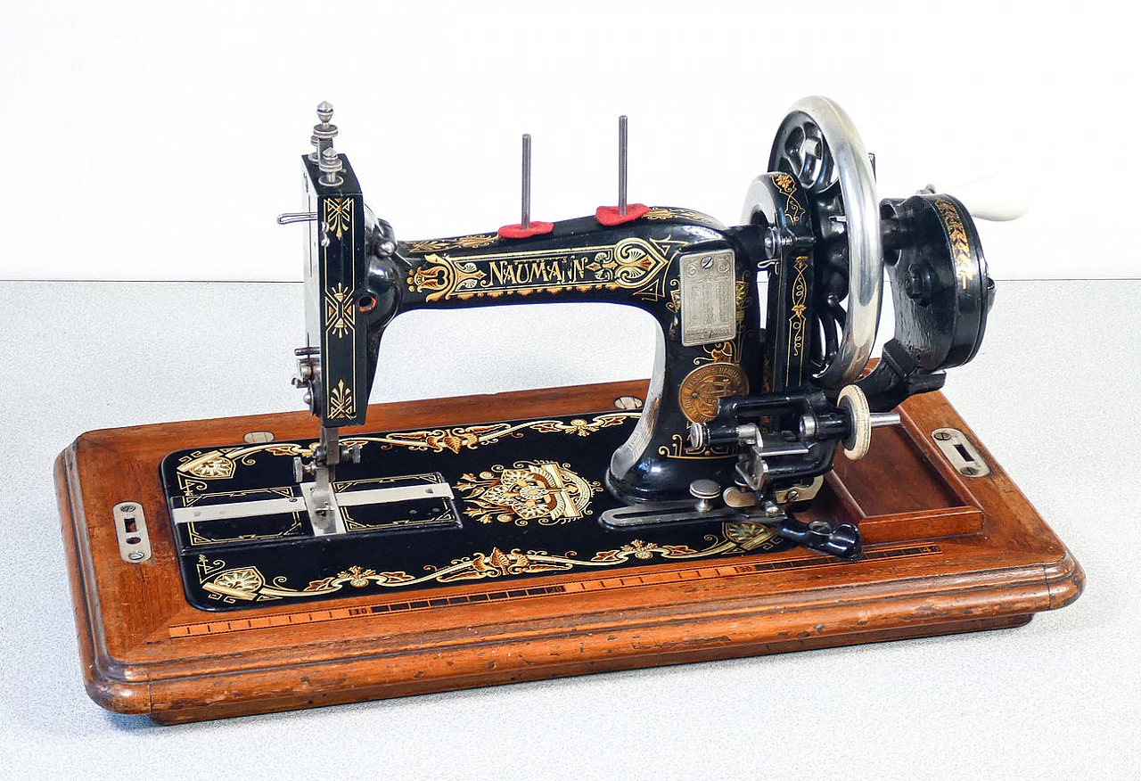 Naumann portable sewing machine, early 20th century 2