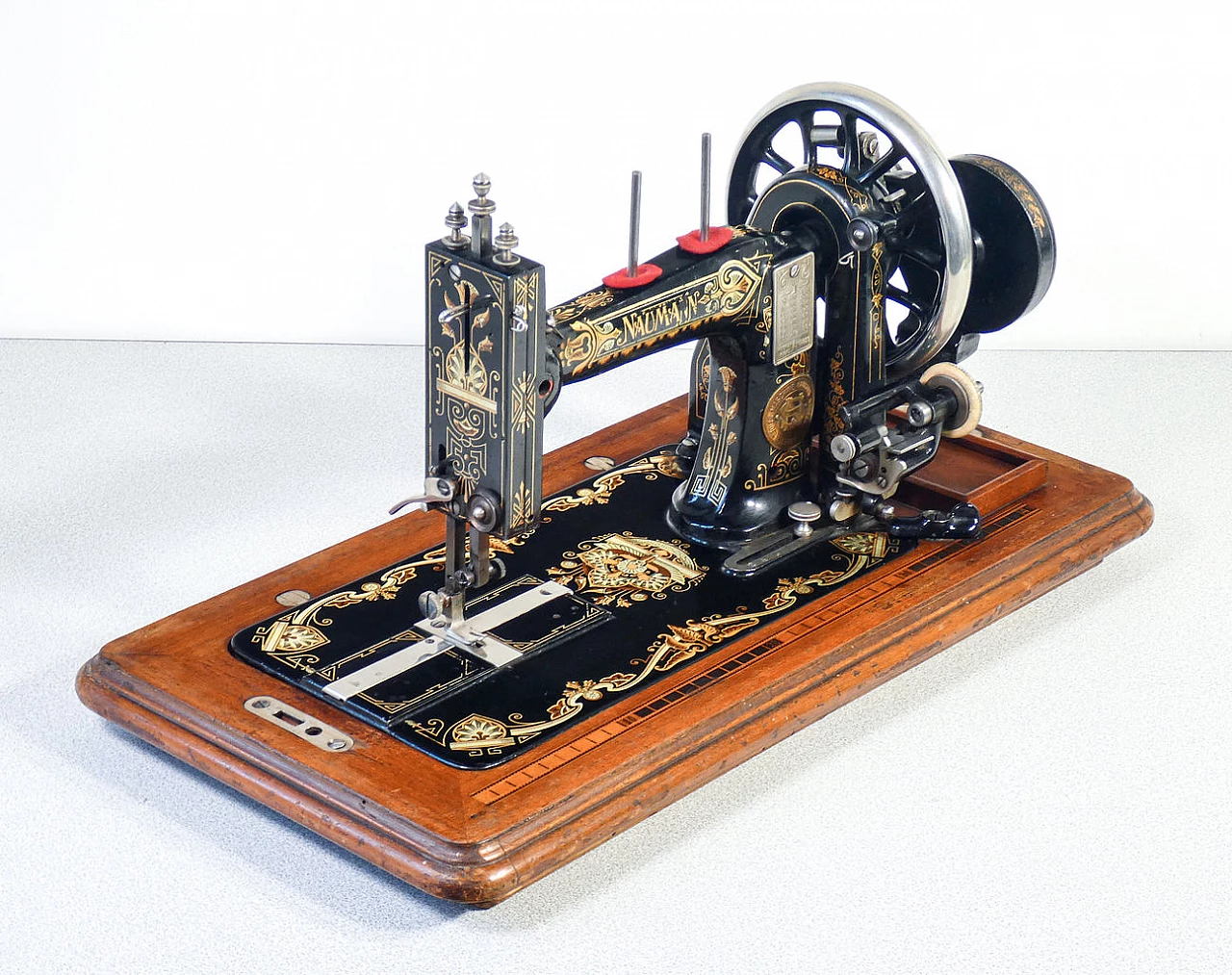 Naumann portable sewing machine, early 20th century 3