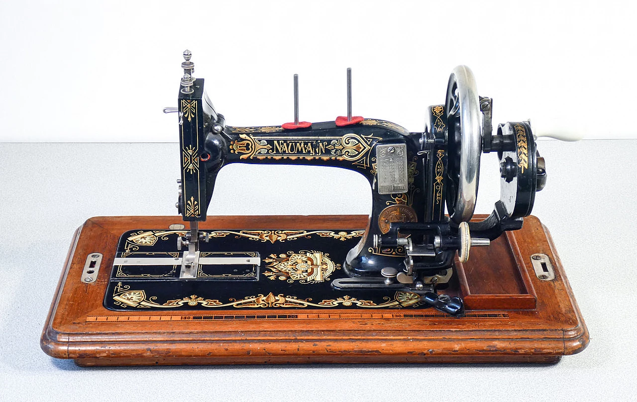 Naumann portable sewing machine, early 20th century 4