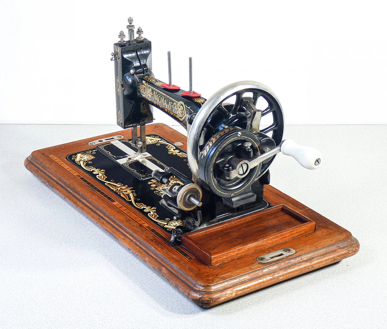 Naumann portable sewing machine, early 20th century 5
