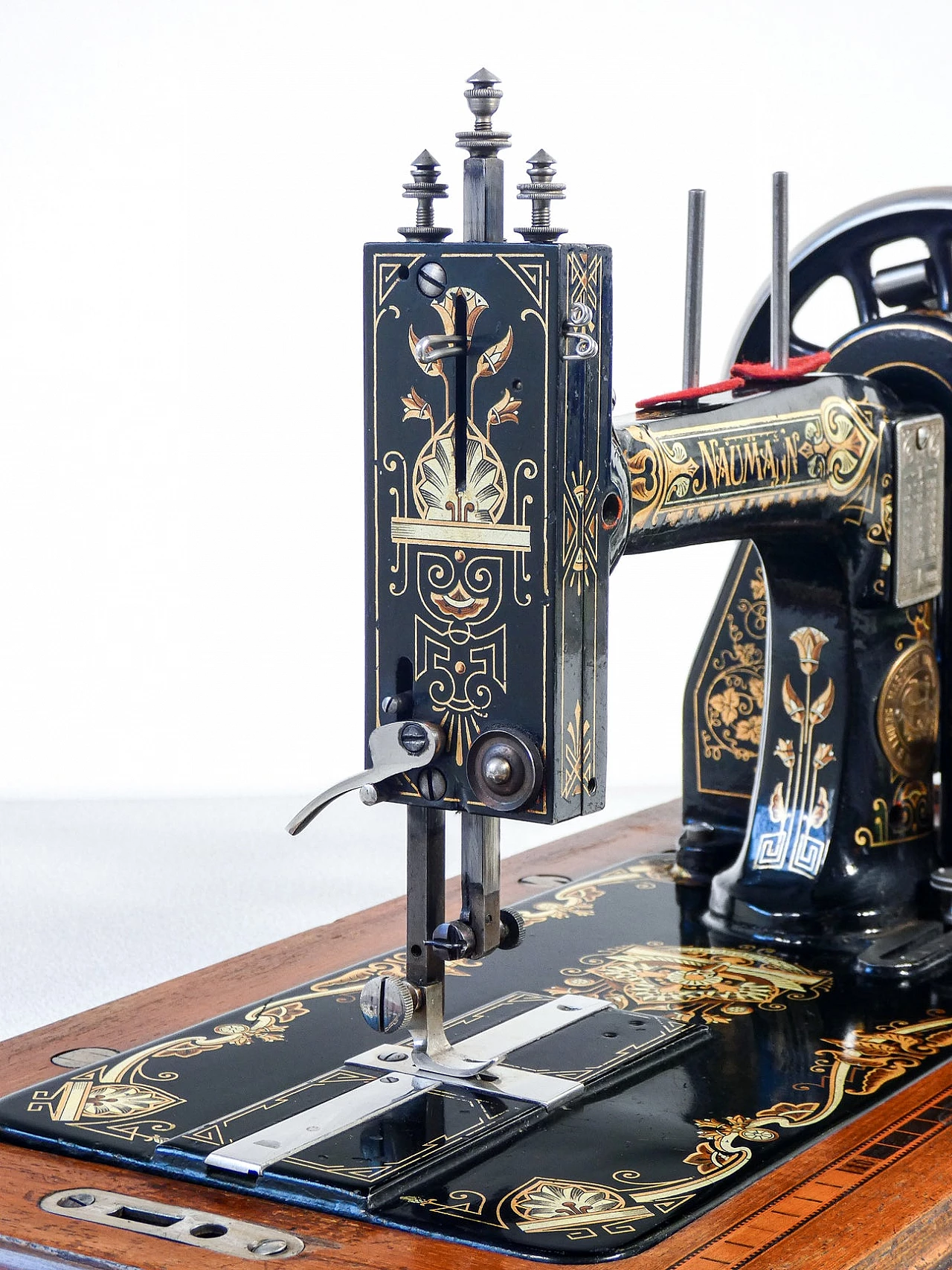 Naumann portable sewing machine, early 20th century 9