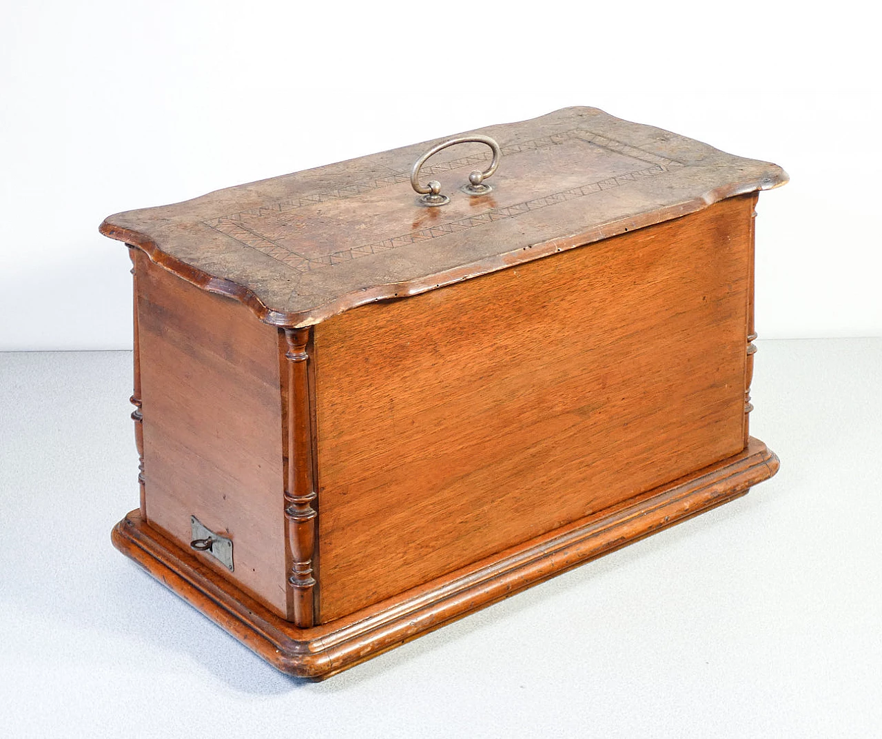 Naumann portable sewing machine, early 20th century 16