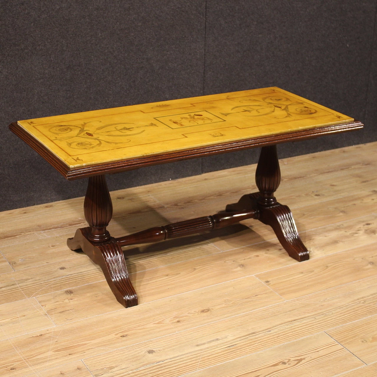 Tavolino con base scolpita in faggio e piano in marmo, anni '60 1
