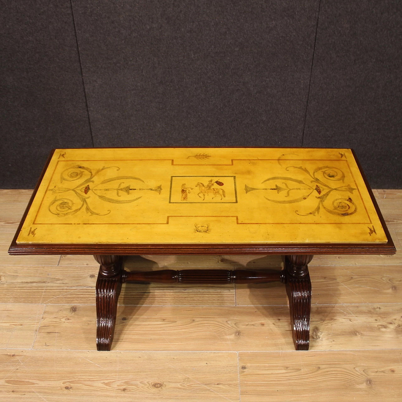 Tavolino con base scolpita in faggio e piano in marmo, anni '60 2