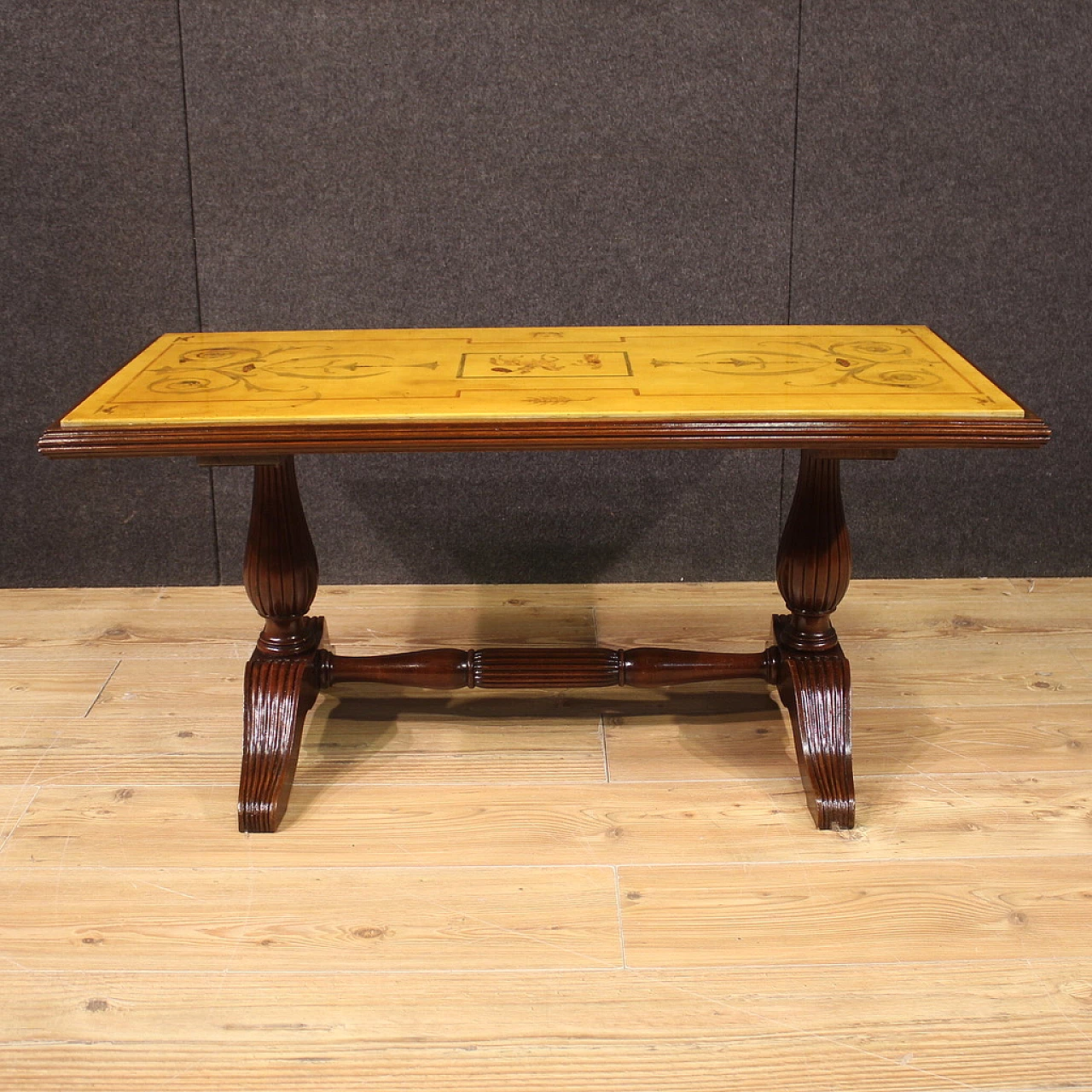 Tavolino con base scolpita in faggio e piano in marmo, anni '60 8