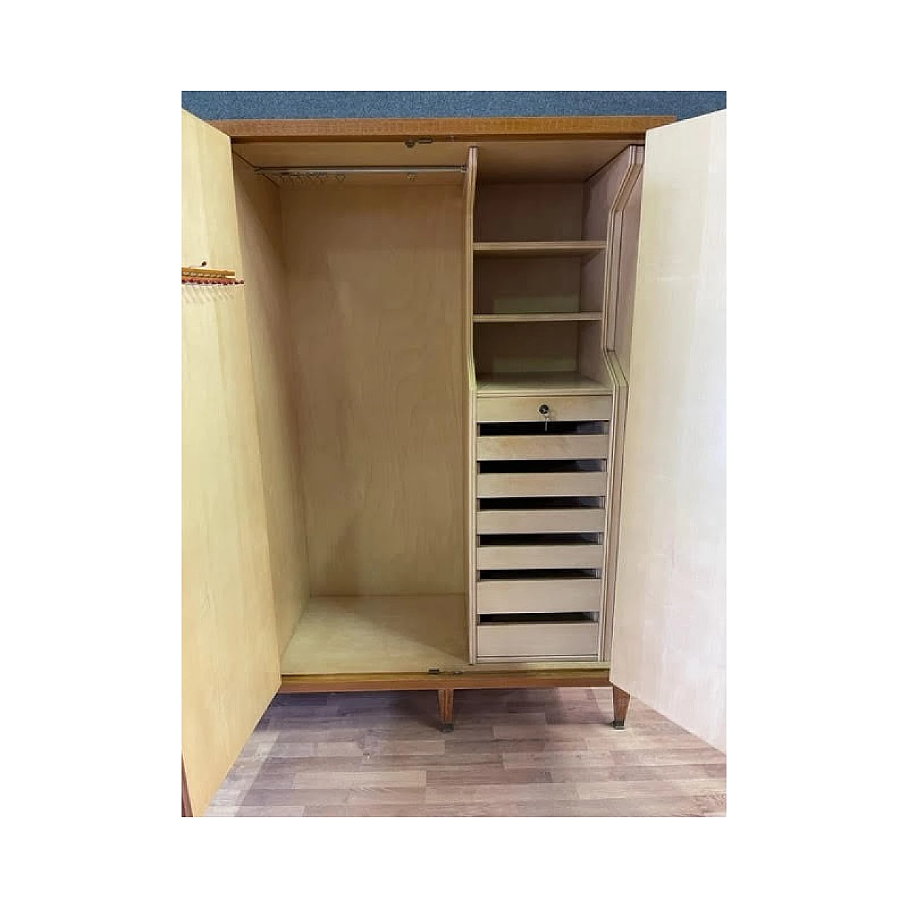 Armadio a quattro ante placcato in legno di citronnier a spina, anni '40 14