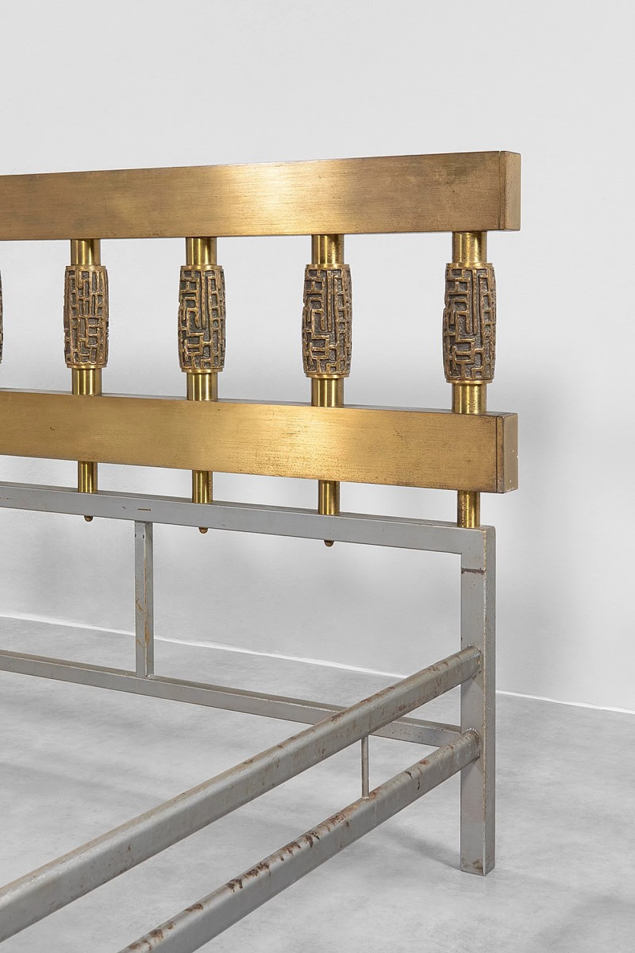 Bagdad bed with metal frame and gilded bronze by Luciano Frigerio, 1970s 2