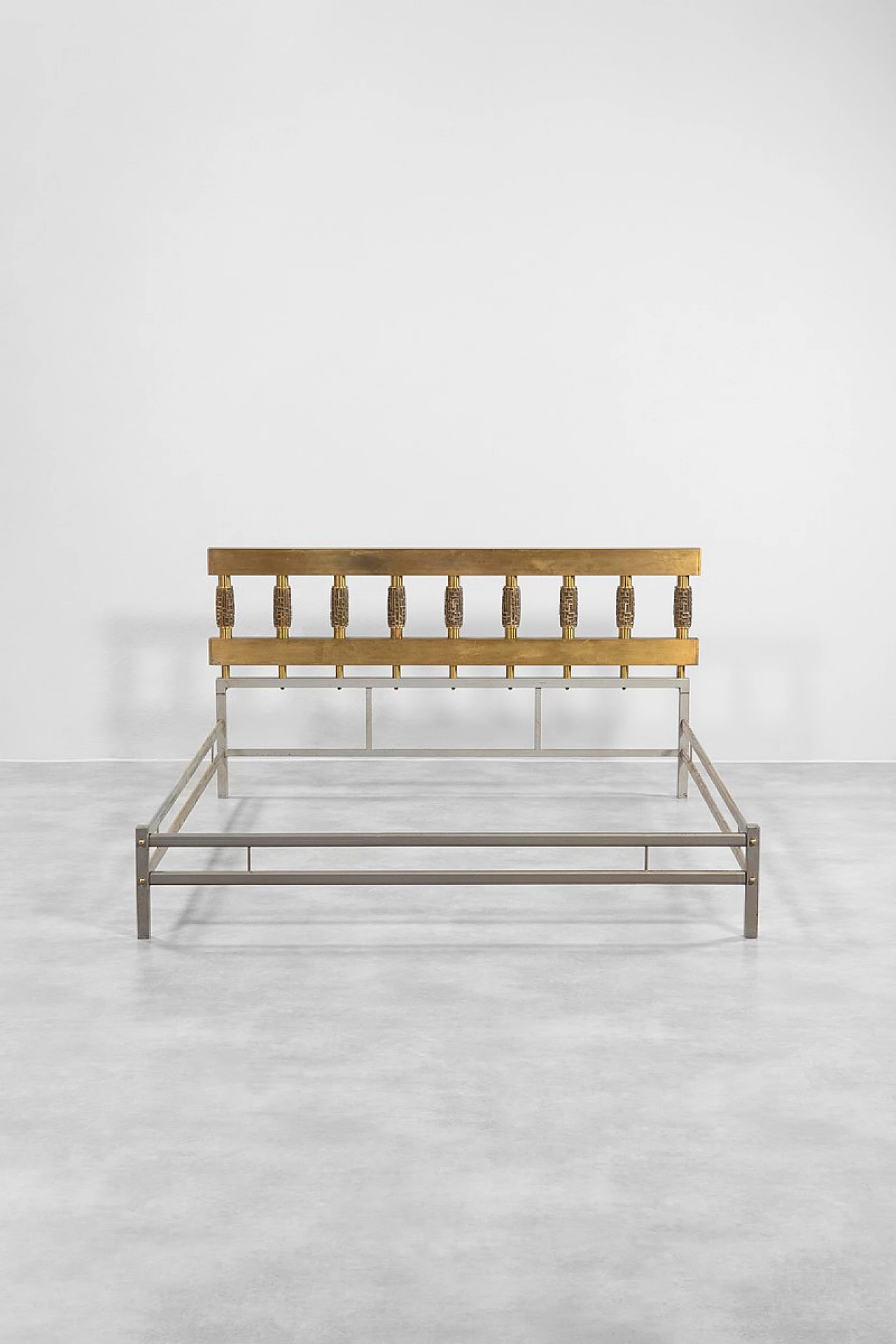 Bagdad bed with metal frame and gilded bronze by Luciano Frigerio, 1970s 3