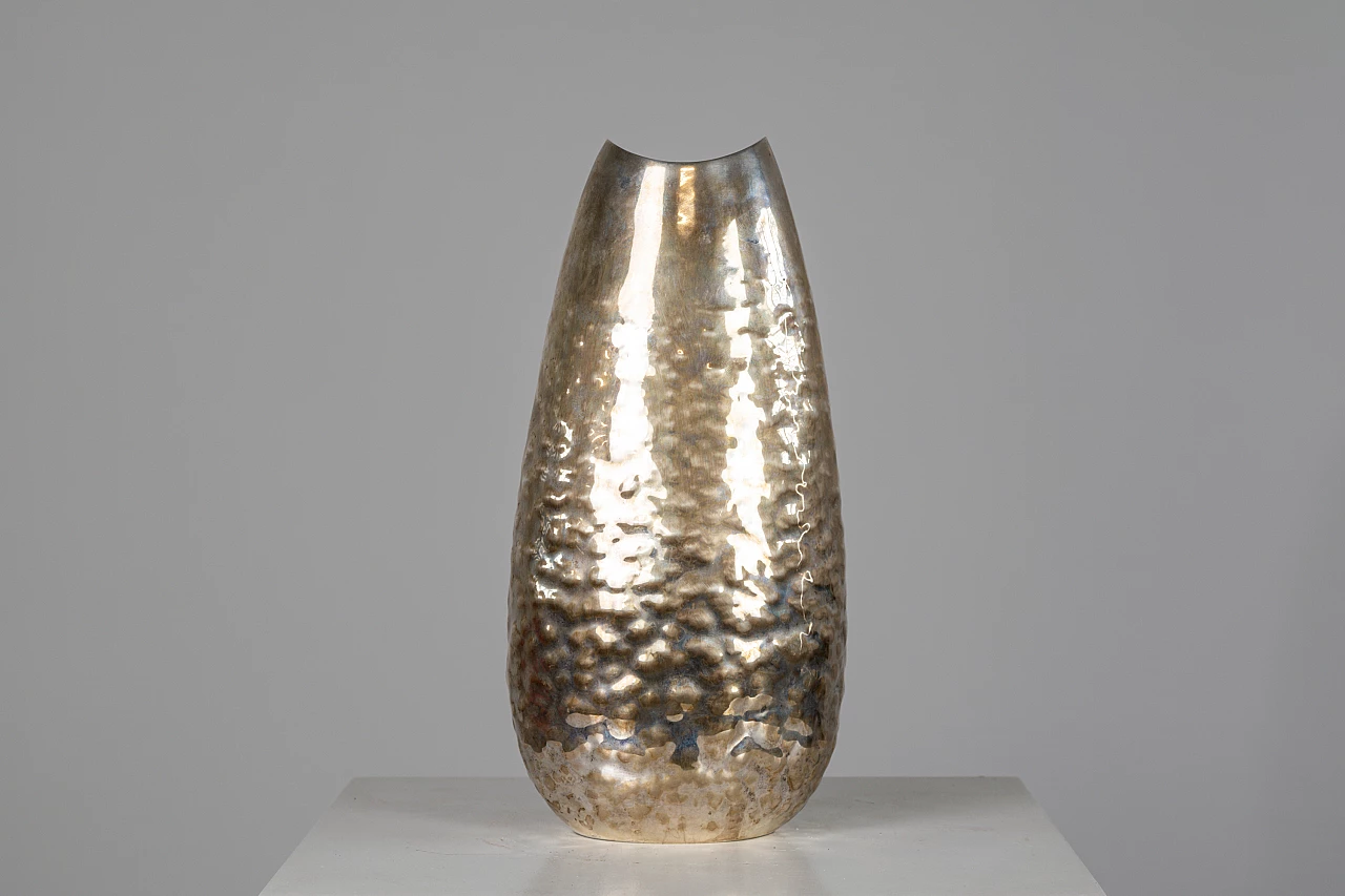 Vaso ovoidale in argento martellato di Luigi Genazzi per Calderoni Jewels, anni '70 1