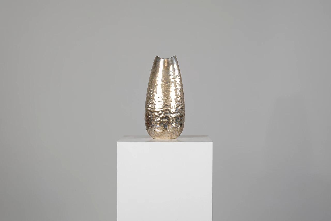 Vaso ovoidale in argento martellato di Luigi Genazzi per Calderoni Jewels, anni '70 3