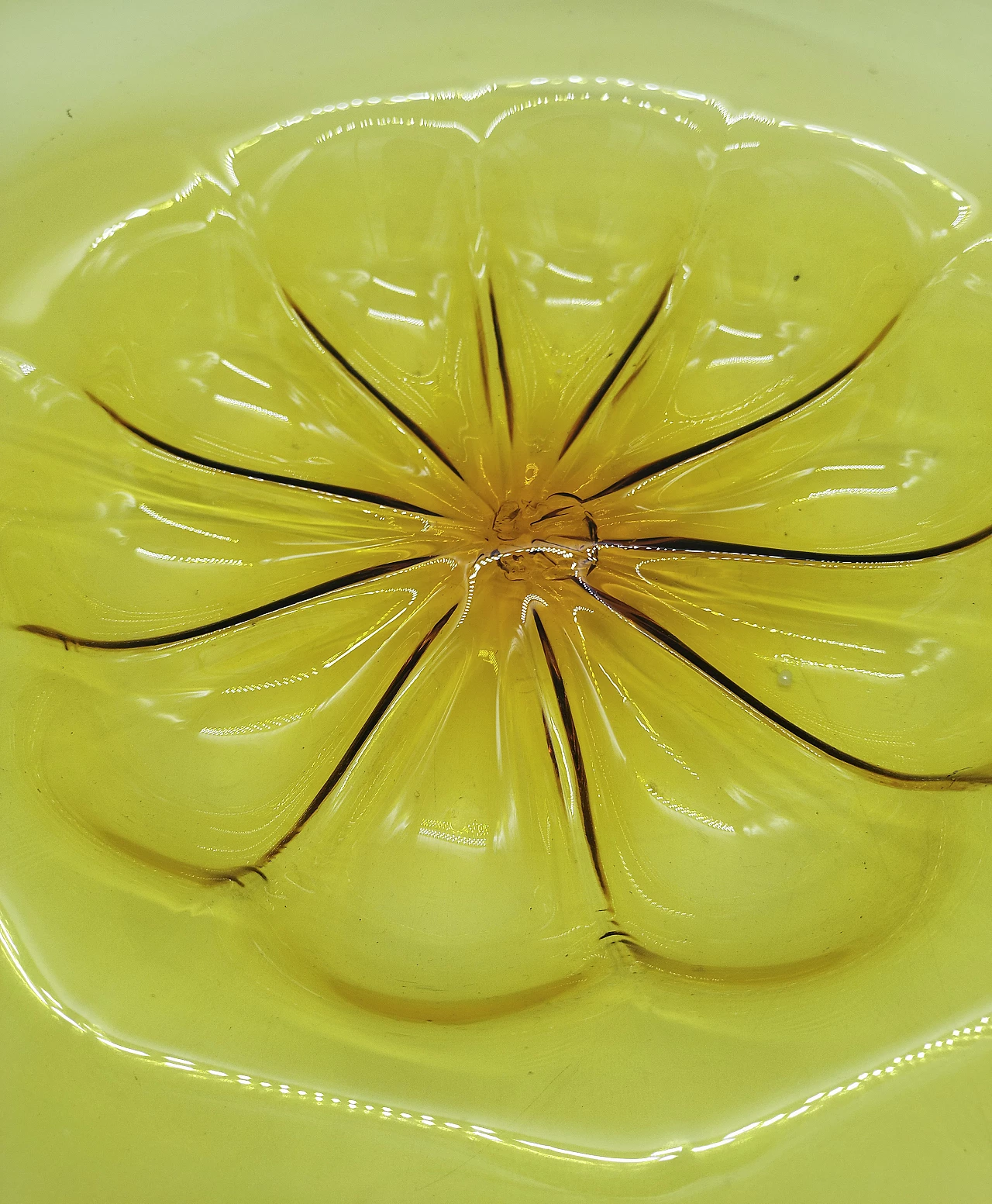 Centerpiece plate in yellow Murano glass, 1940s 5