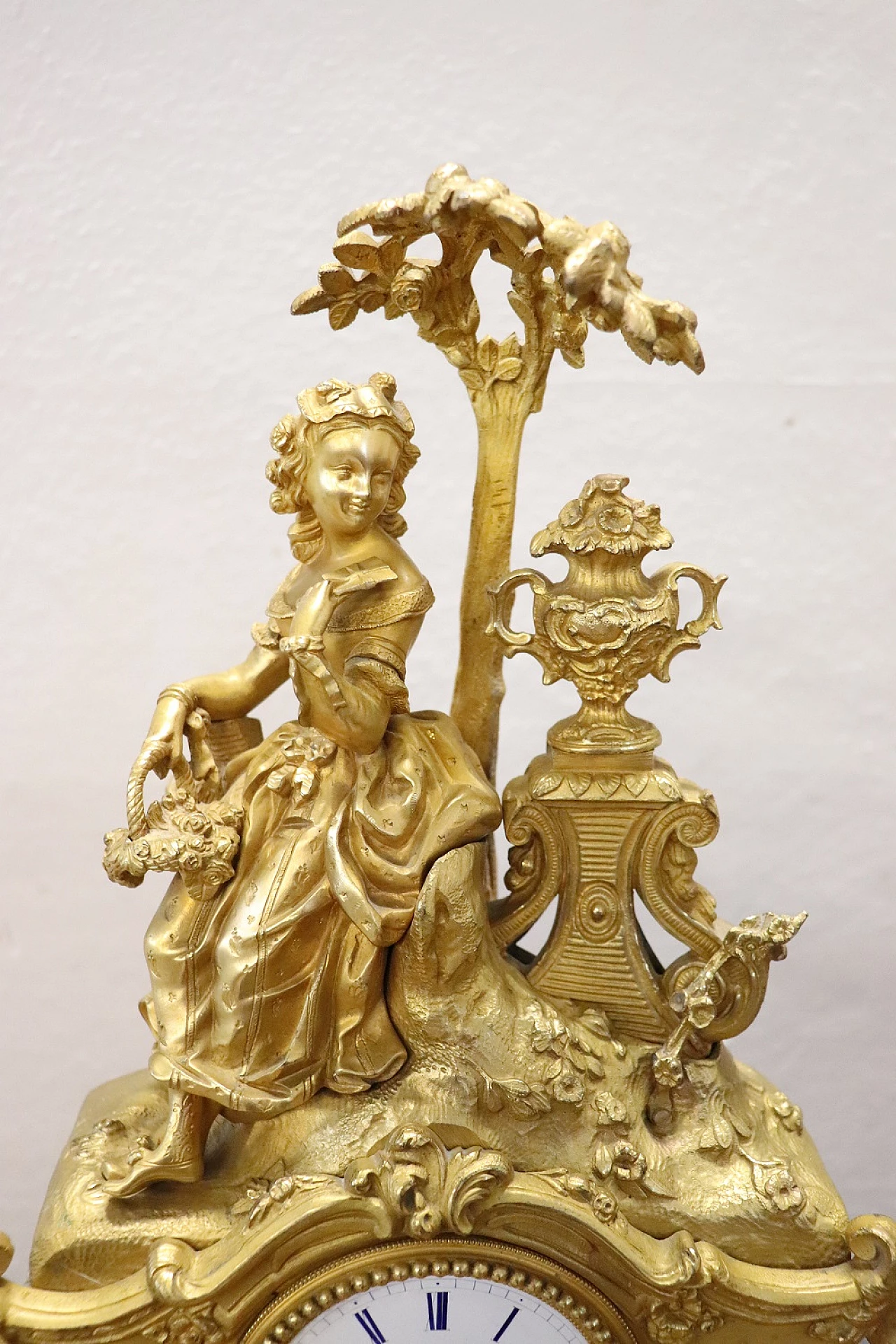 Parisian table clock in gilt bronze, 19th century 3