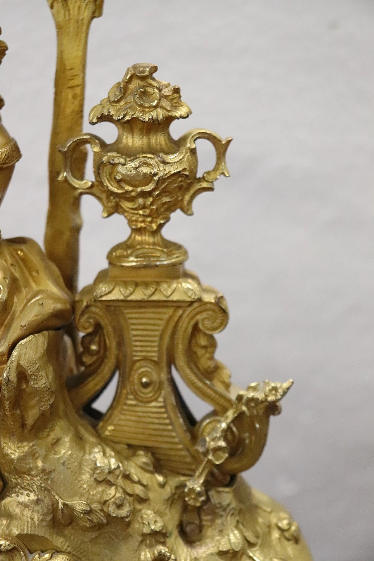 Orologio da tavolo parigino in bronzo dorato, '800 5