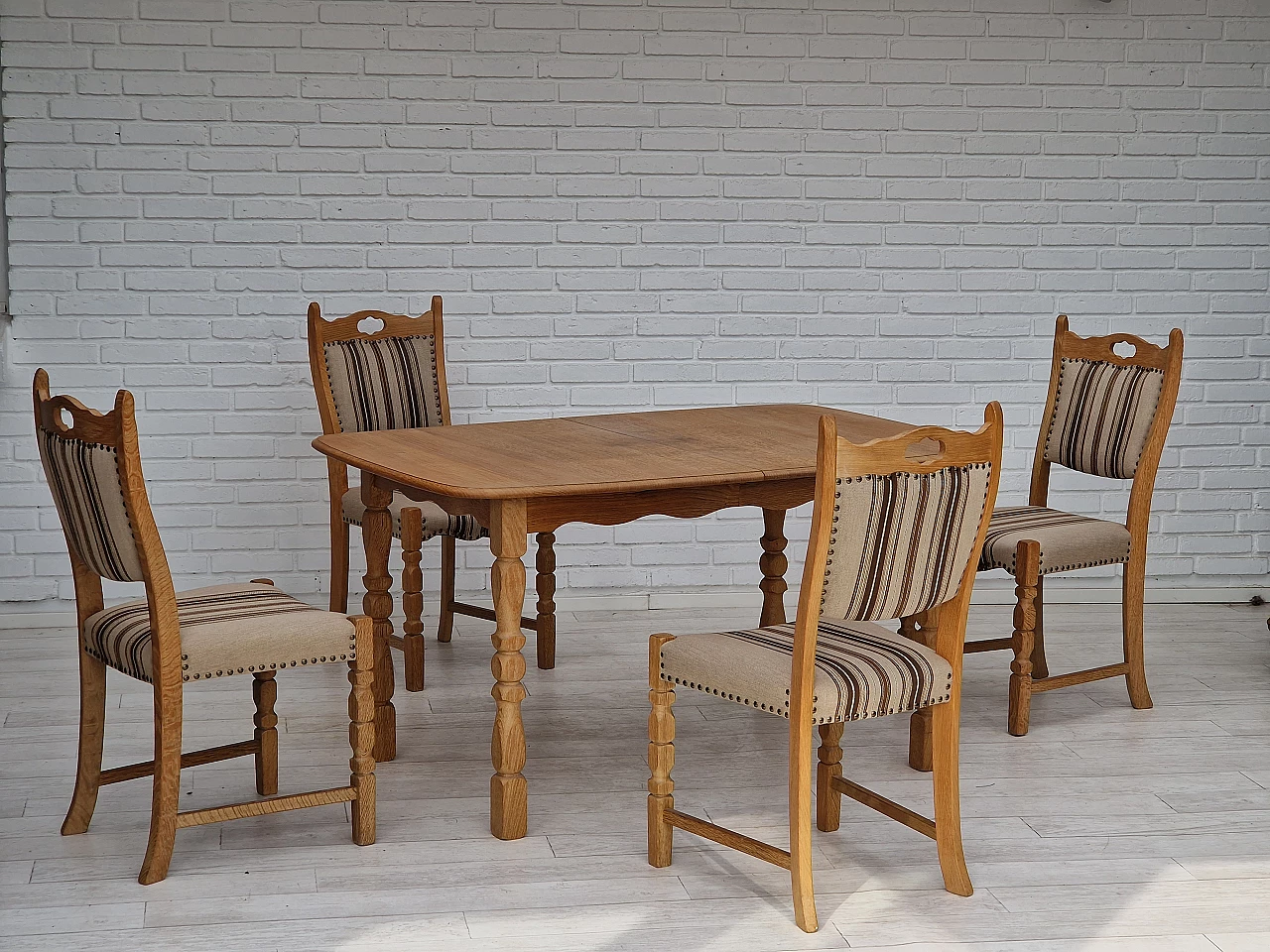 4 Sedie danesi in legno di quercia e lana con tavolo in rovere, anni '70 9