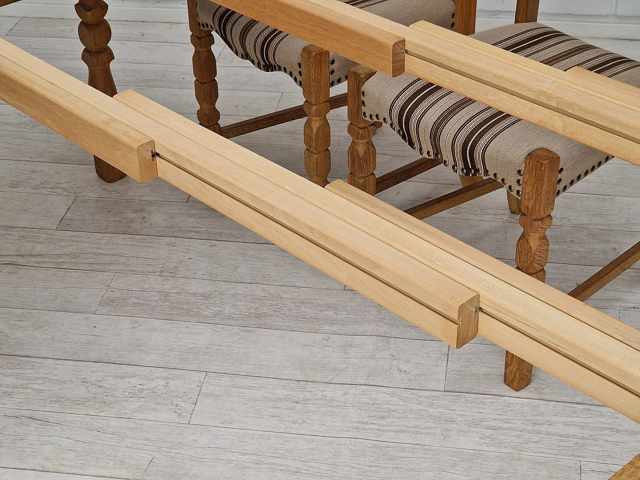 4 Sedie danesi in legno di quercia e lana con tavolo in rovere, anni '70 17