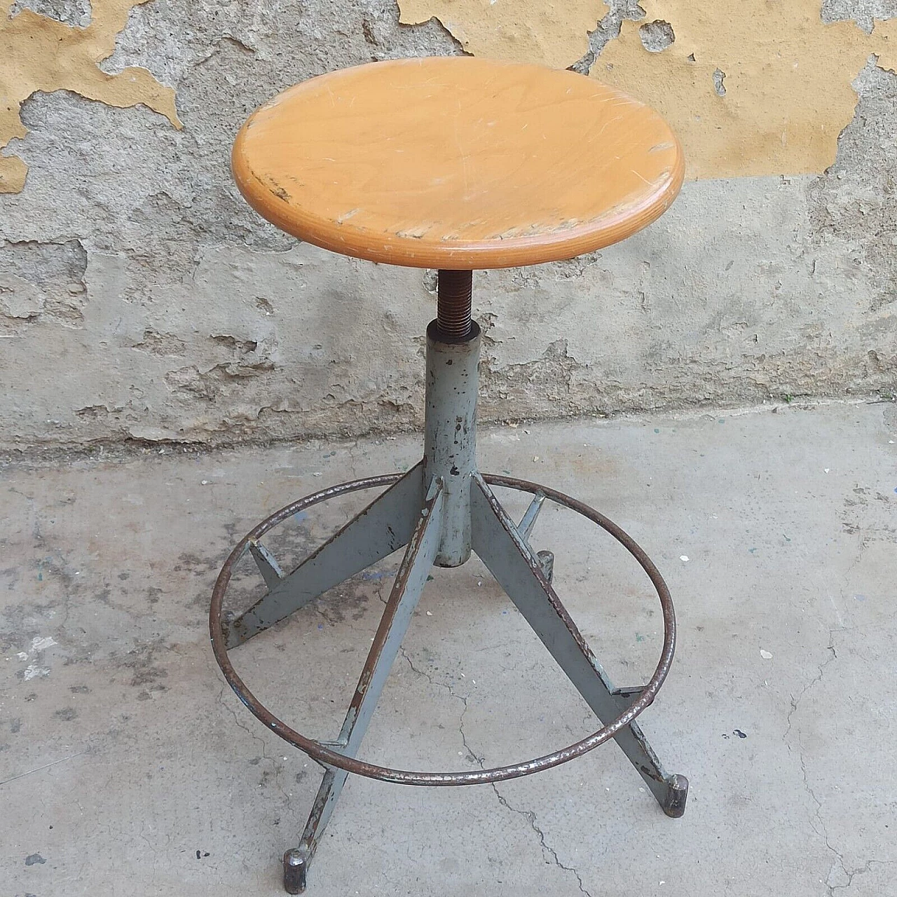 Iron and wood adjustable stool, early 20th century 2