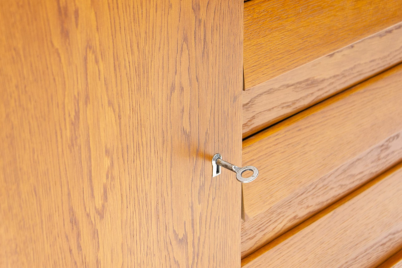 Credenza U-458 in legno di Jiri Jiroutek per Interier Praha, anni '60 12