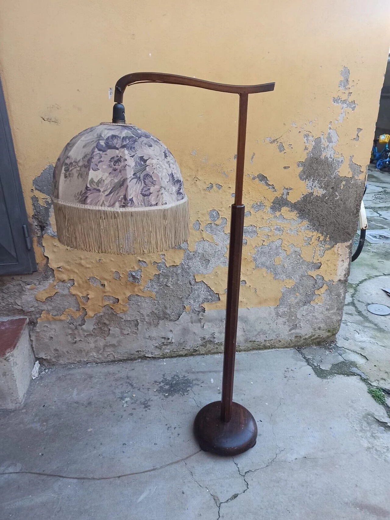 Wood floor lamp with fabric lampshade, early 20th century 1
