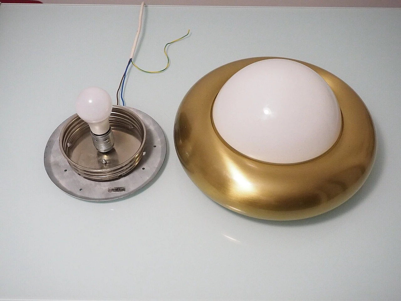 Lampada in metallo dorato e vetro di Valenti, anni '70 3