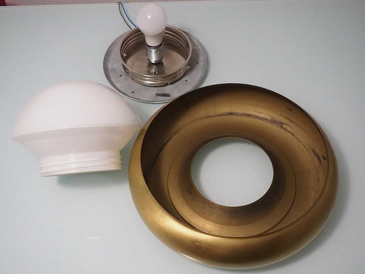 Lampada in metallo dorato e vetro di Valenti, anni '70 4