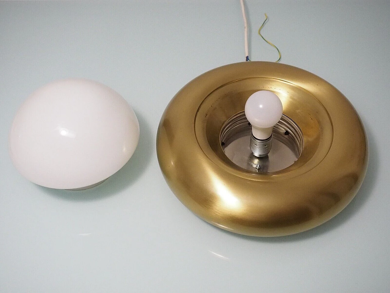 Lampada in metallo dorato e vetro di Valenti, anni '70 6