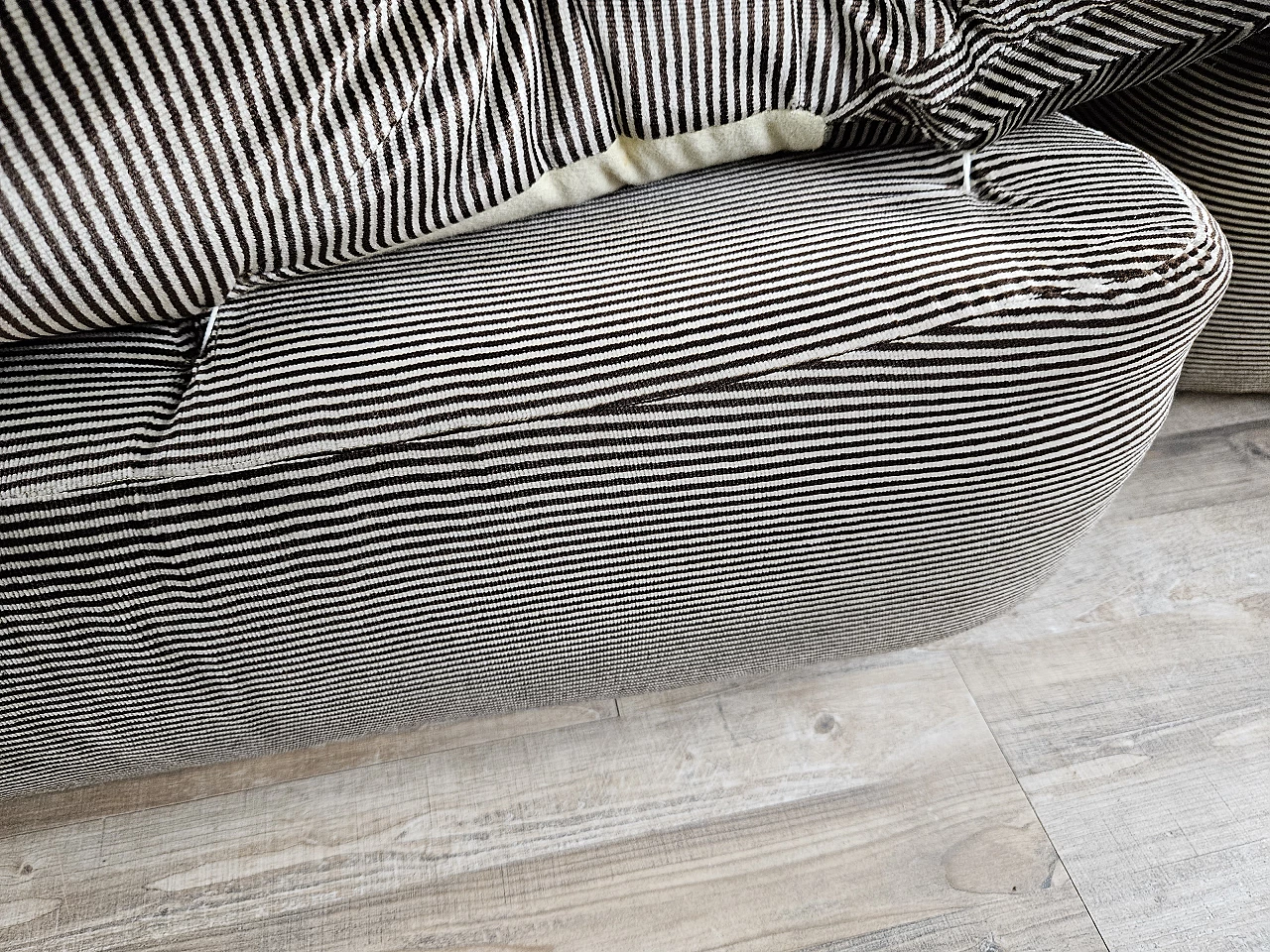Striped five-seat modular sofa, 1970s 22