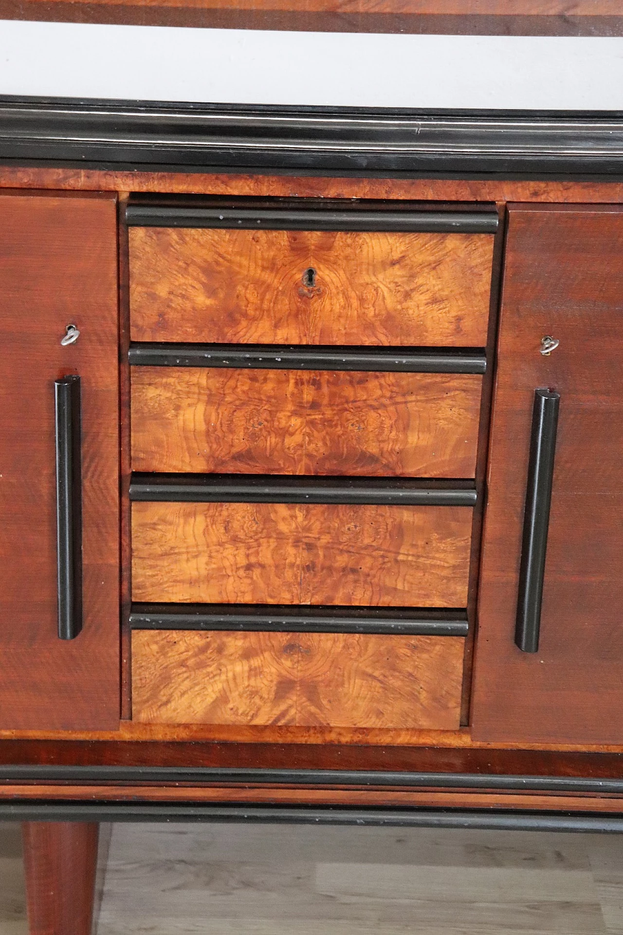 Credenza Art Déco in noce impiallacciato con decoro in radica, anni '30 5