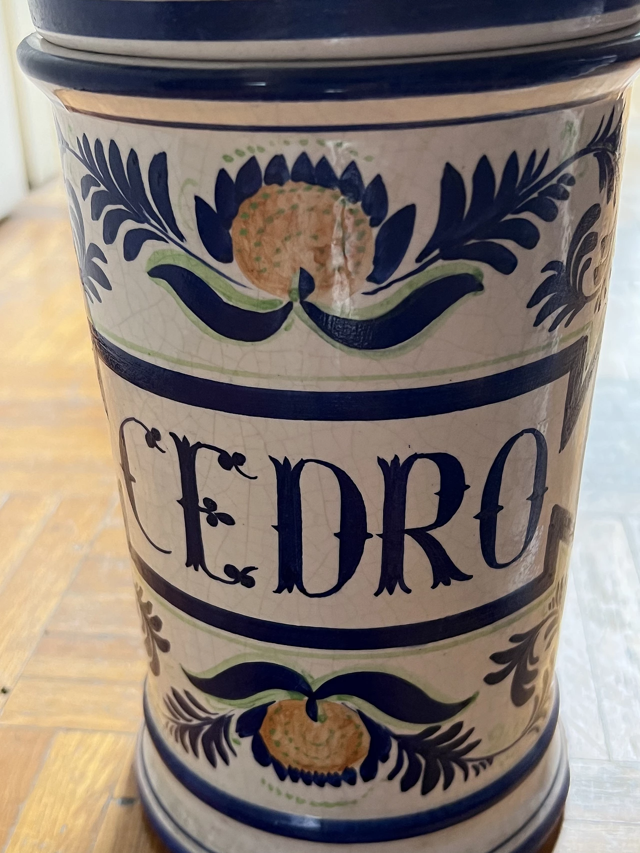 Coppia di vasi da farmacia in ceramica dipinta, anni '50 4