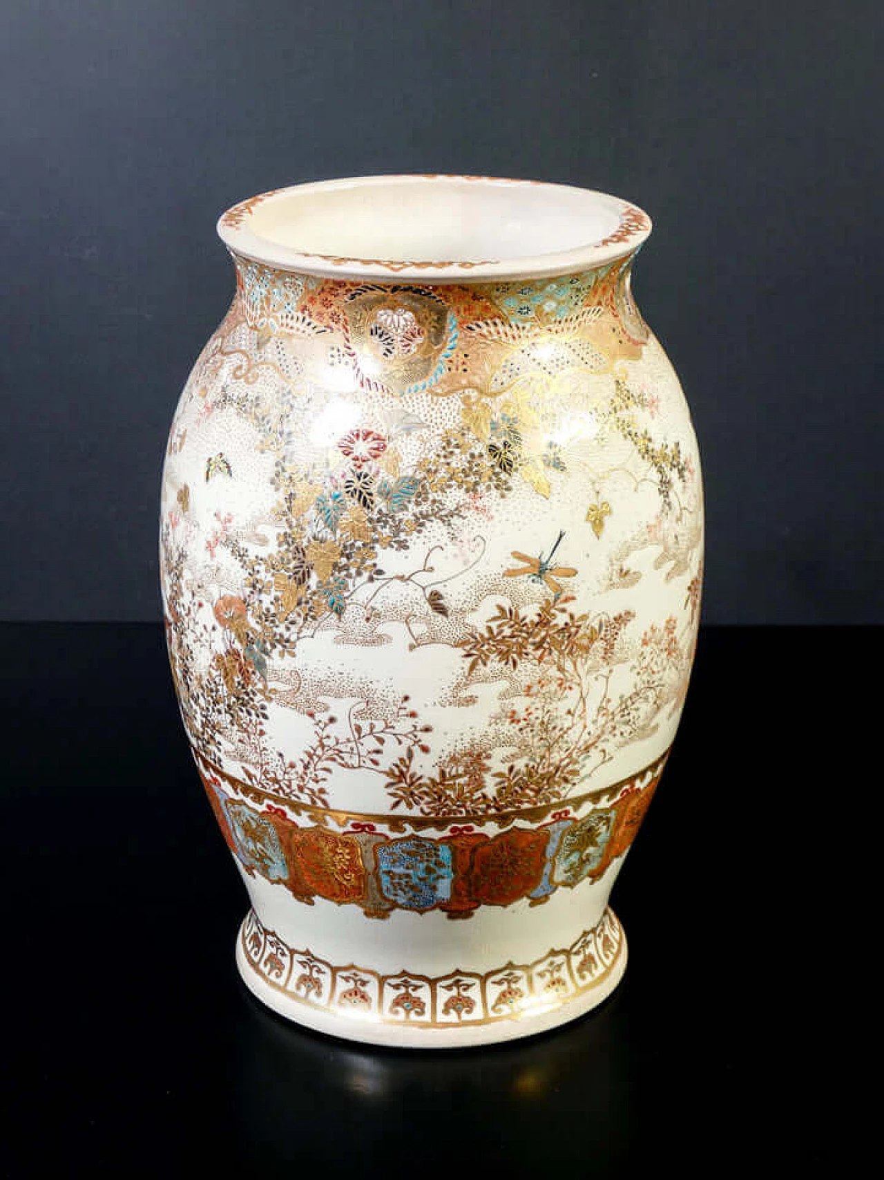 Vaso giapponese Satsuma in ceramica attribuito a Kinkozan, '800 1