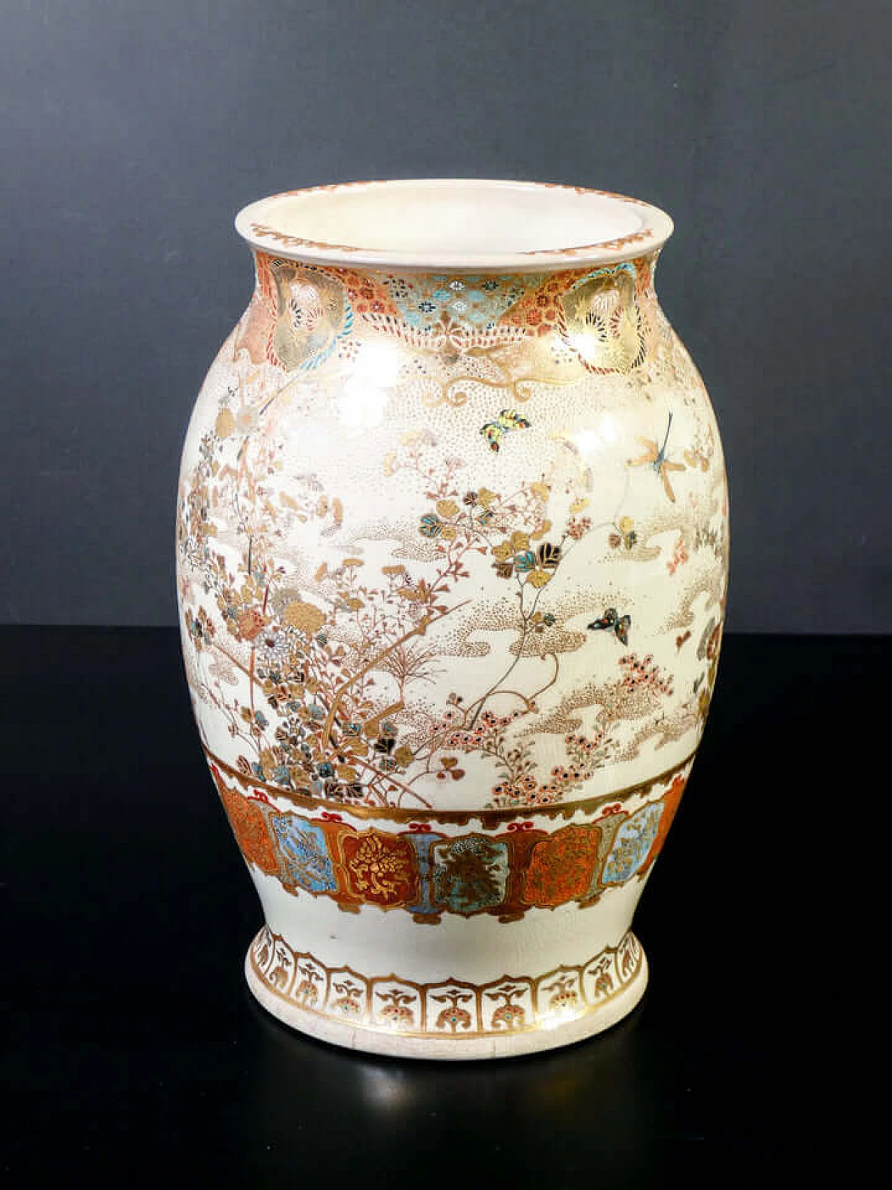 Vaso giapponese Satsuma in ceramica attribuito a Kinkozan, '800 4