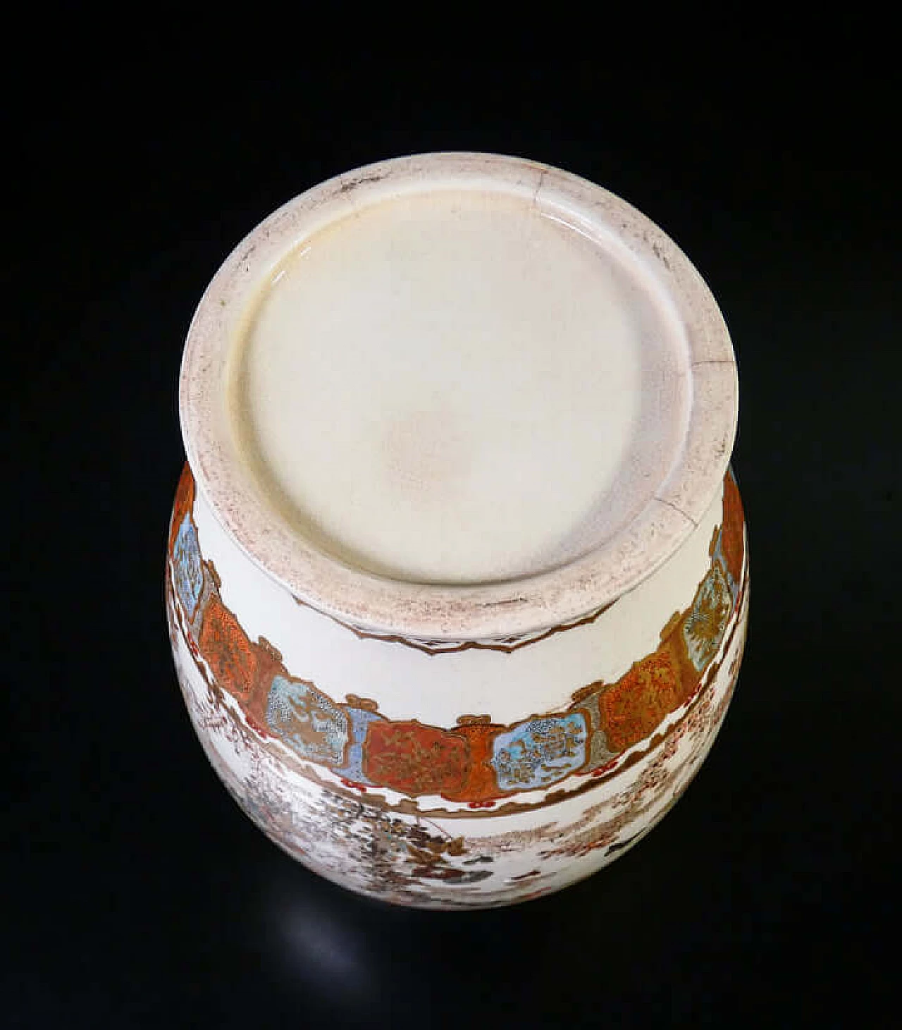 Vaso giapponese Satsuma in ceramica attribuito a Kinkozan, '800 9