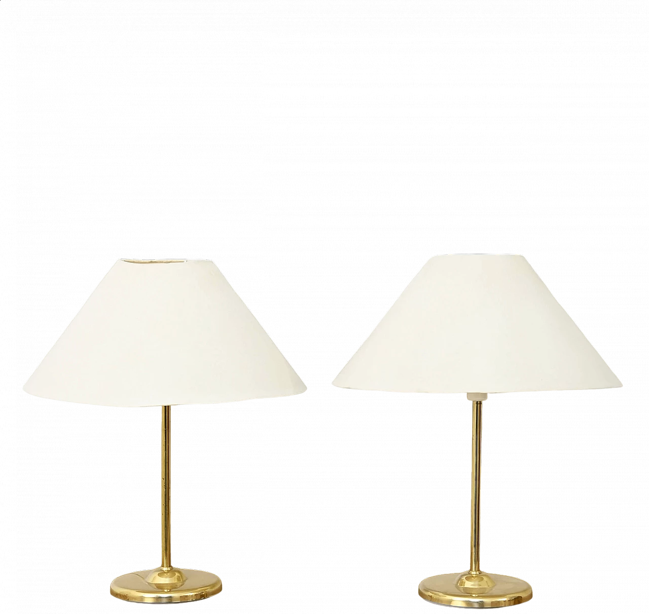Coppia di lampade da tavolo svedesi in metallo dorato con paralume conico, anni '60 9