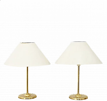 Coppia di lampade da tavolo svedesi in metallo dorato con paralume conico, anni '60