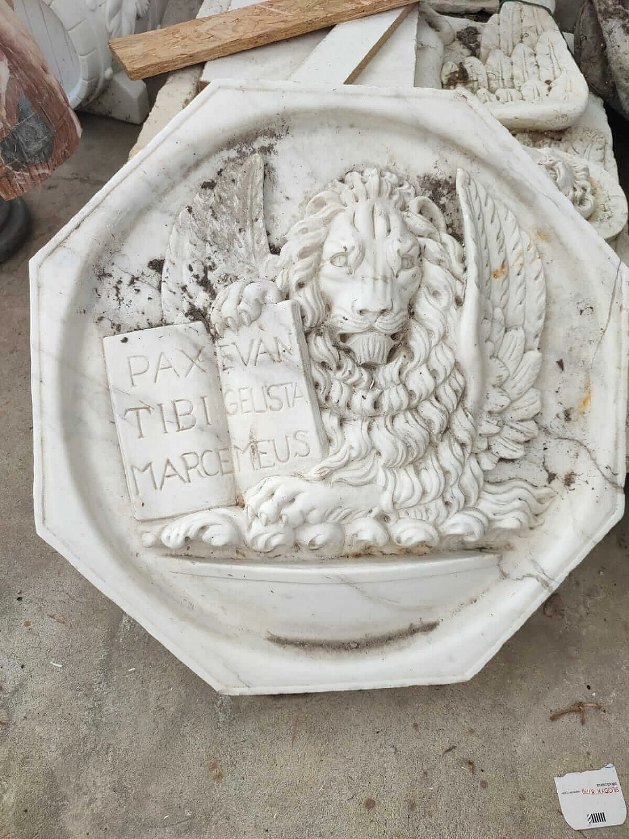 Bassorilievo in moeca di marmo di Carrara con leone di San Marco, fine '800 1