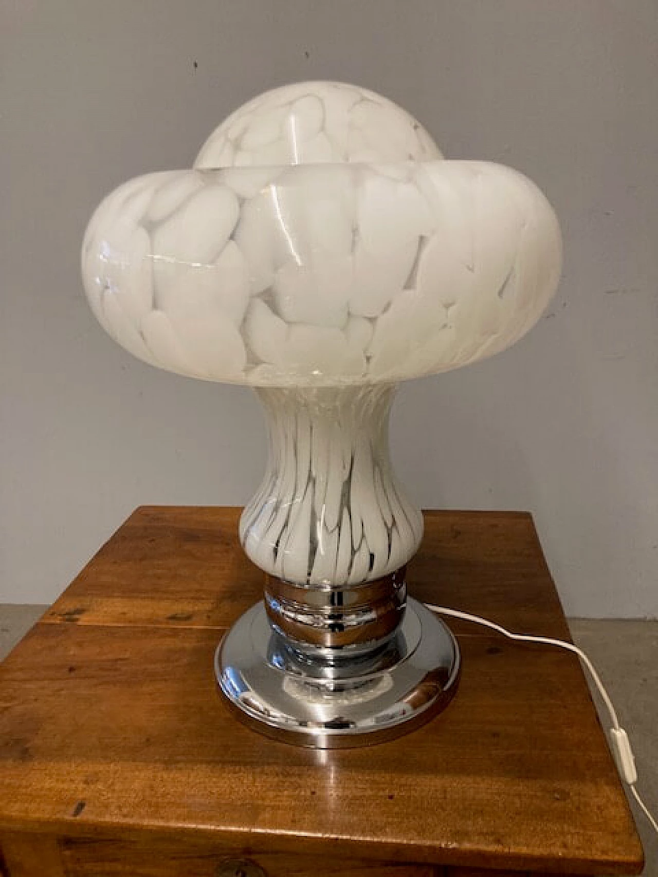 Lampada a fungo in vetro di Murano latteo e metallo di Mazzega, anni '70 5